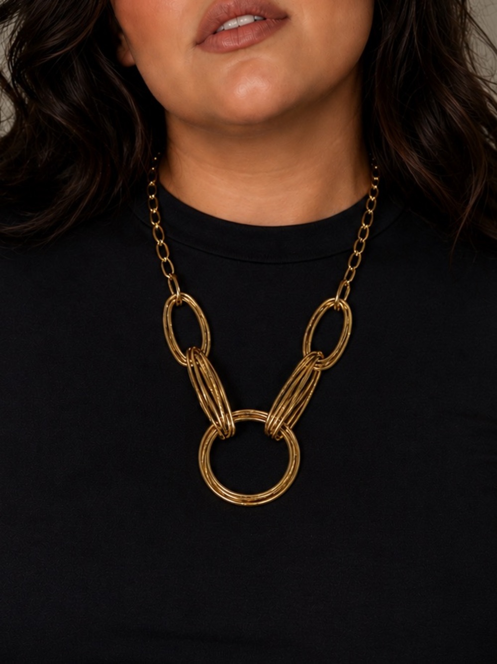 Large Chunky Gold Tone Ring Link Statement Necklace